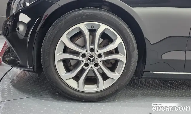 Mercedes-Benz C-Class 2017 2.0 автомат (гидро), миниатюра 4 Mercedes-Benz C-Class 2017 2.0 автомат (гидро), миниатюра 4