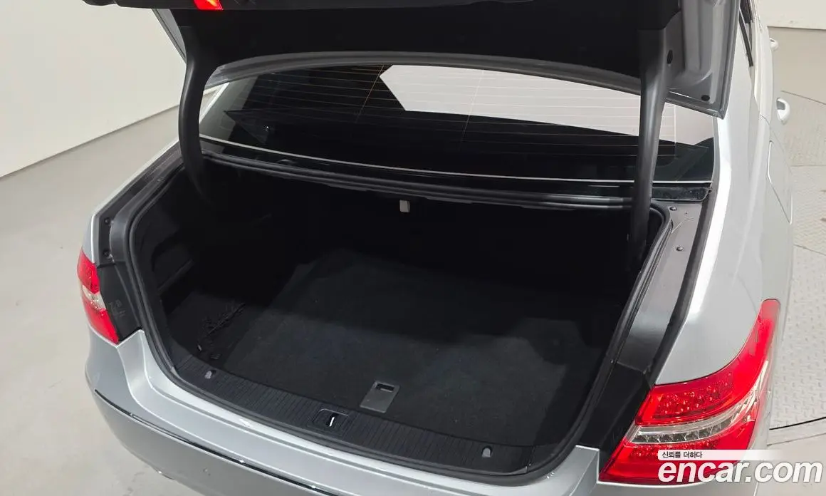 Mercedes-Benz E-Class 2010 1.8 автомат (гидро), фото 20 Mercedes-Benz E-Class 2010 1.8 автомат (гидро), фото 20