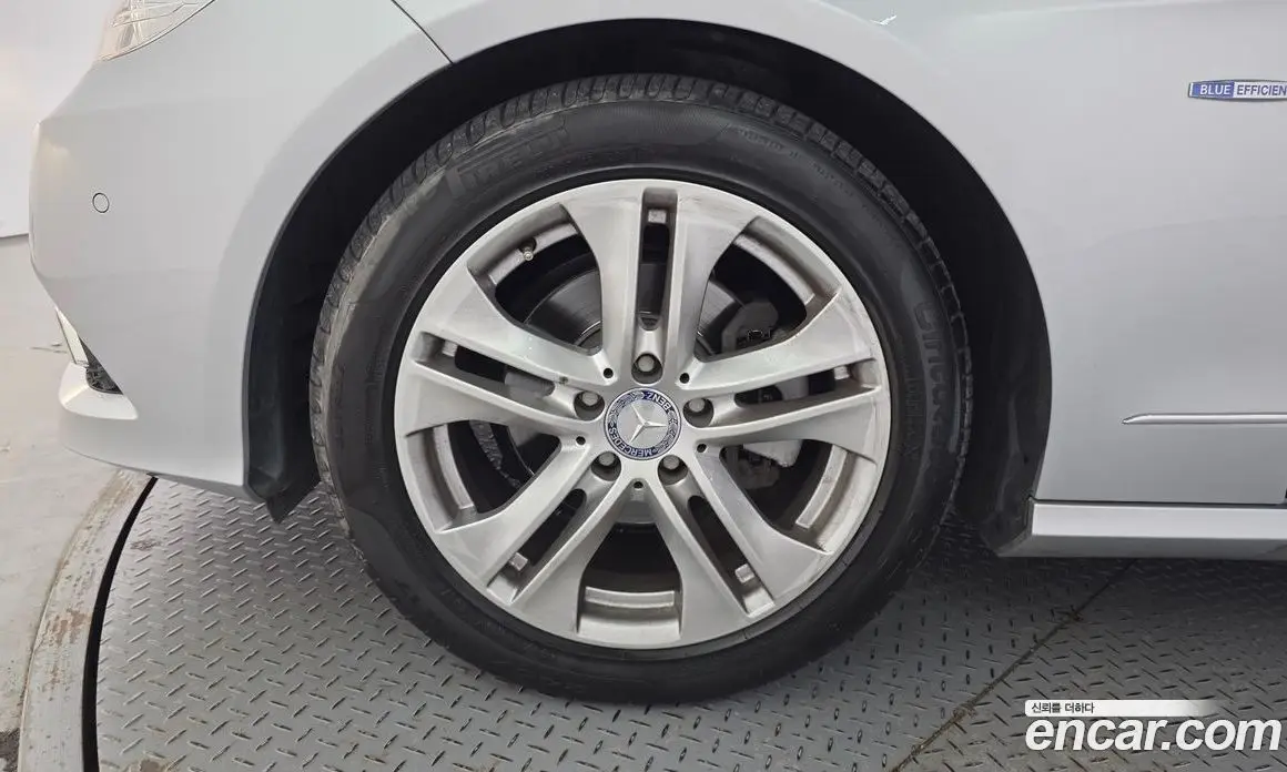Mercedes-Benz E-Class 2010 1.8 автомат (гидро), фото 5 Mercedes-Benz E-Class 2010 1.8 автомат (гидро), фото 5