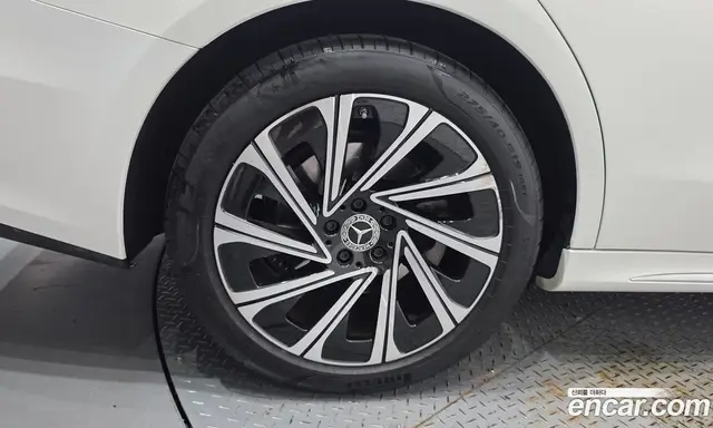 Mercedes-Benz E-Class 2024 2.0 автомат (гидро), миниатюра 5 Mercedes-Benz E-Class 2024 2.0 автомат (гидро), миниатюра 5