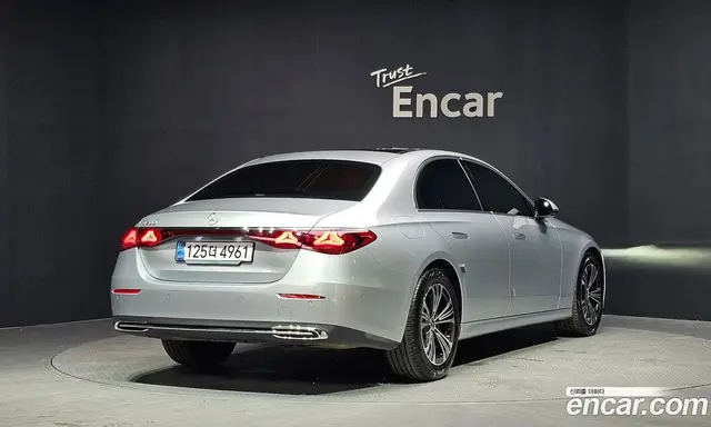 Mercedes-Benz E-Class 2024 2.0 автомат (гидро), миниатюра 2