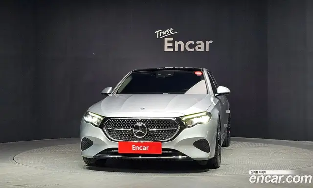 Mercedes-Benz E-Class 2024 2.0 автомат (гидро), миниатюра 3