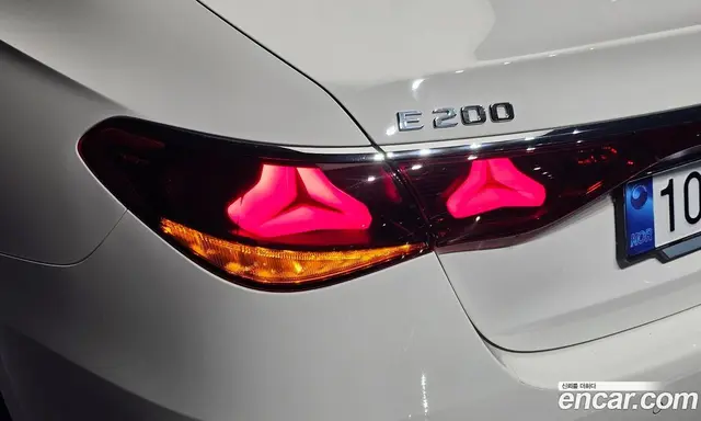 Mercedes-Benz E-Class 2025 2.0 автомат (гидро), миниатюра 8 Mercedes-Benz E-Class 2025 2.0 автомат (гидро), миниатюра 8