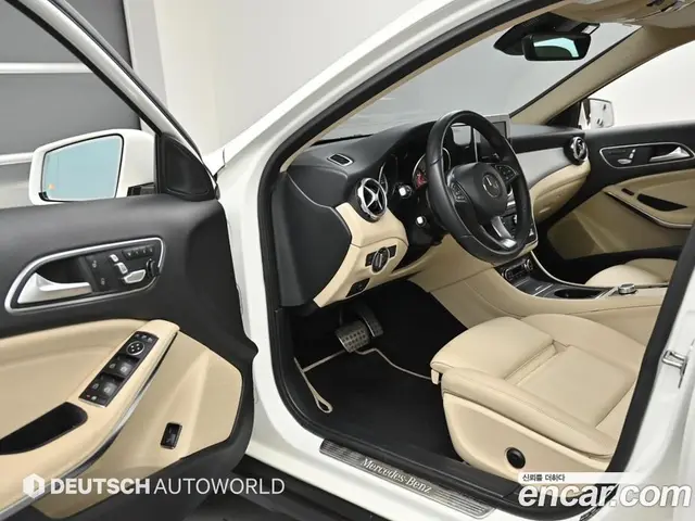 Mercedes-Benz GLA-Class 2018 2.0 автомат (гидро), миниатюра 8