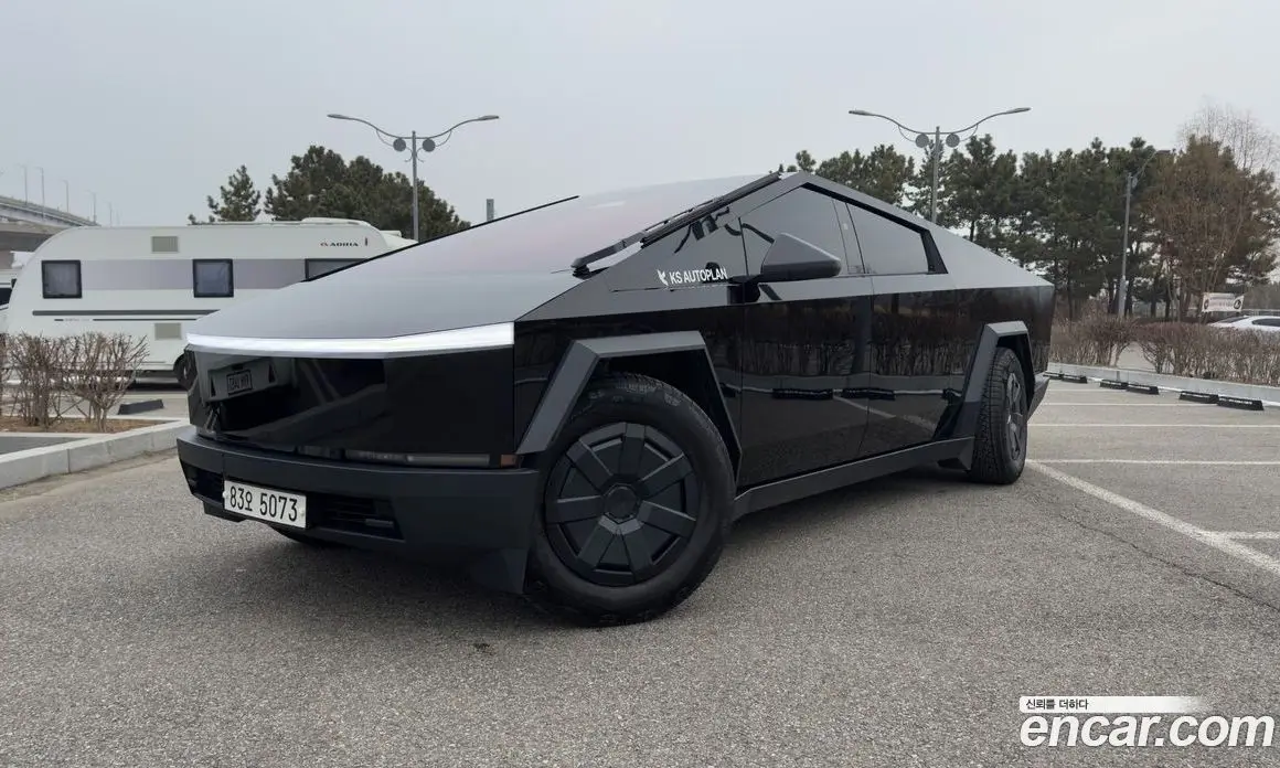 Tesla Cybertruck 2024 0.1 автомат (гидро), фото 1 Tesla Cybertruck 2024 0.1 автомат (гидро), фото 1