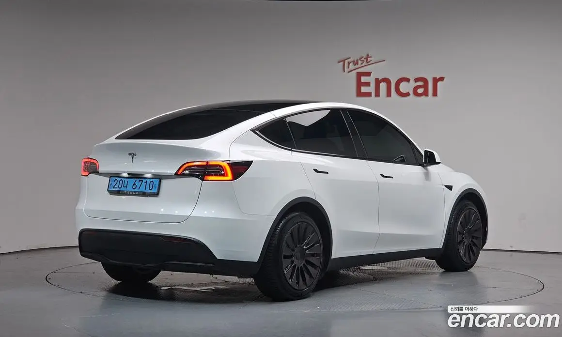 Tesla Model Y 2023 0.2 автомат (гидро), фото 1 Tesla Model Y 2023 0.2 автомат (гидро), фото 1