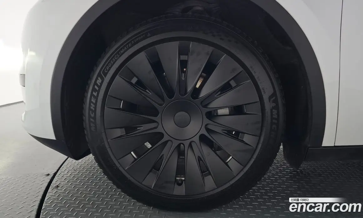 Tesla Model Y 2023 0.2 автомат (гидро), фото 4 Tesla Model Y 2023 0.2 автомат (гидро), фото 4