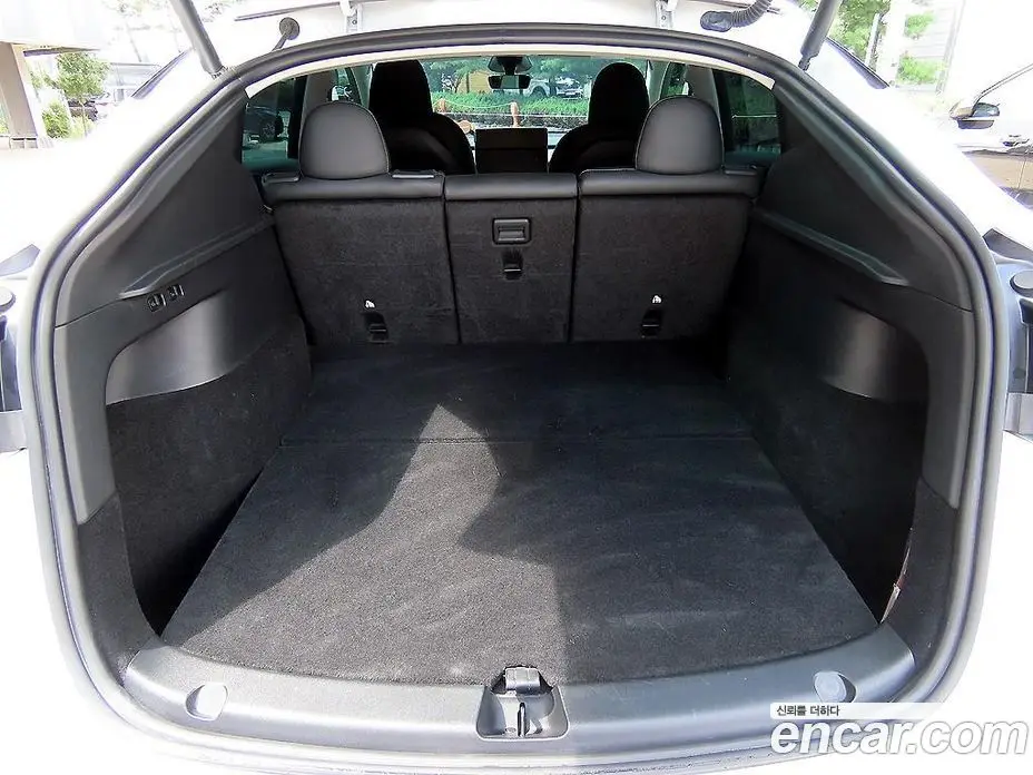Tesla Model Y 2024 автомат (гидро), фото 17 Tesla Model Y 2024 автомат (гидро), фото 17