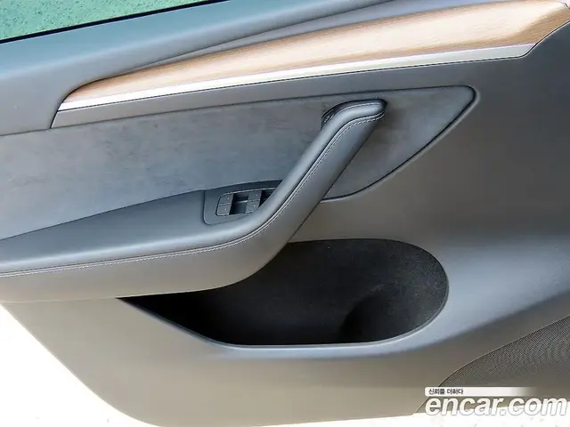 Tesla Model Y 2024 автомат (гидро), миниатюра 10 Tesla Model Y 2024 автомат (гидро), миниатюра 10
