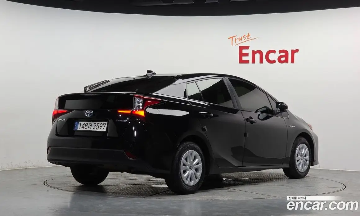 Toyota Prius 2021 1.8 автомат (гидро), фото 1 Toyota Prius 2021 1.8 автомат (гидро), фото 1