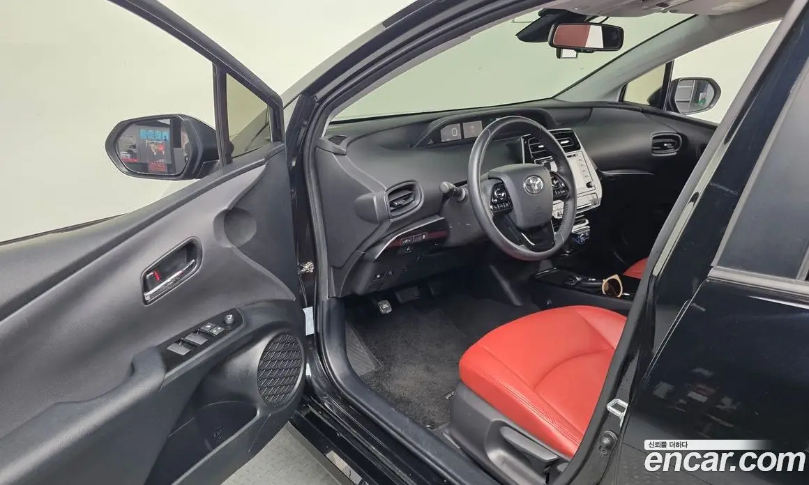 Toyota Prius 2021 1.8 автомат (гидро), фото 12 Toyota Prius 2021 1.8 автомат (гидро), фото 12