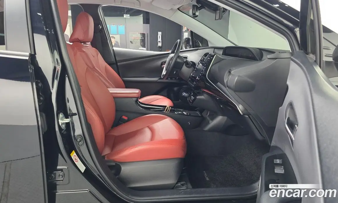 Toyota Prius 2021 1.8 автомат (гидро), фото 16 Toyota Prius 2021 1.8 автомат (гидро), фото 16