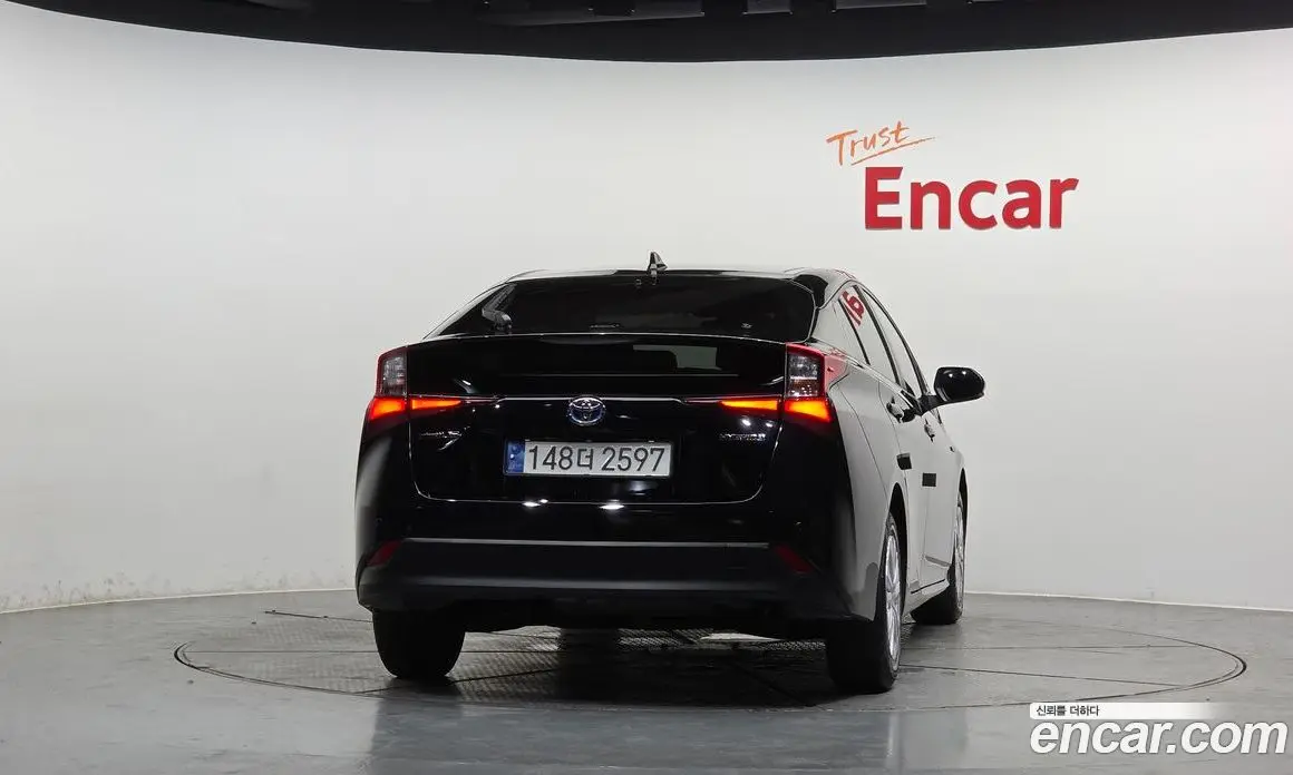 Toyota Prius 2021 1.8 автомат (гидро), фото 3 Toyota Prius 2021 1.8 автомат (гидро), фото 3