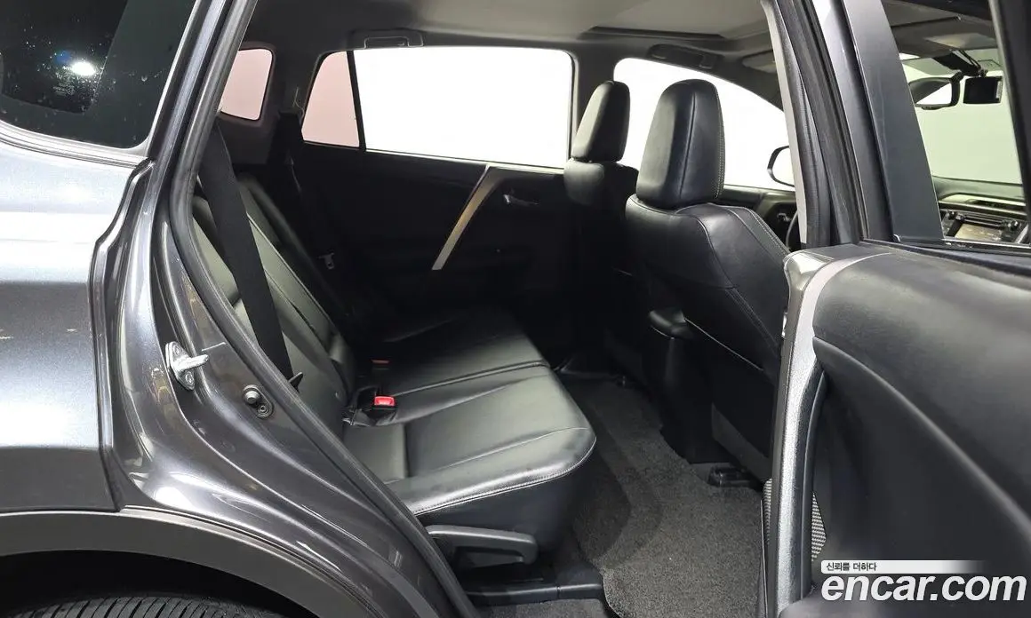 Toyota RAV4 2015 2.5 автомат (гидро), фото 12 Toyota RAV4 2015 2.5 автомат (гидро), фото 12