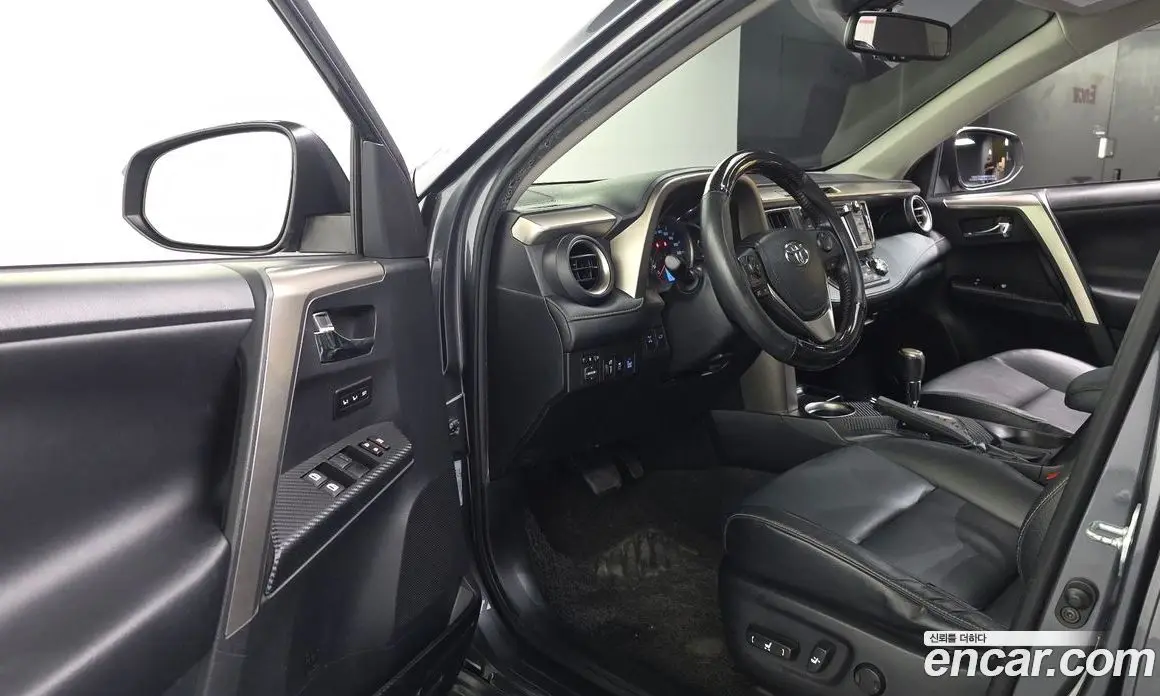 Toyota RAV4 2015 2.5 автомат (гидро), фото 10 Toyota RAV4 2015 2.5 автомат (гидро), фото 10