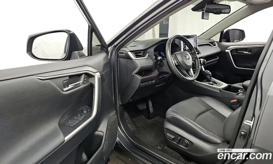 Toyota RAV4 2022 2.5 автомат (гидро), фото 13 Toyota RAV4 2022 2.5 автомат (гидро), фото 13
