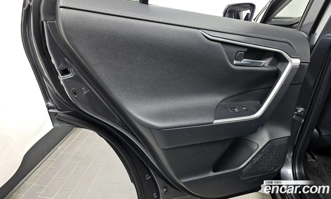 Toyota RAV4 2022 2.5 автомат (гидро), фото 15 Toyota RAV4 2022 2.5 автомат (гидро), фото 15