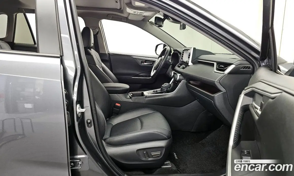 Toyota RAV4 2022 2.5 автомат (гидро), фото 17 Toyota RAV4 2022 2.5 автомат (гидро), фото 17