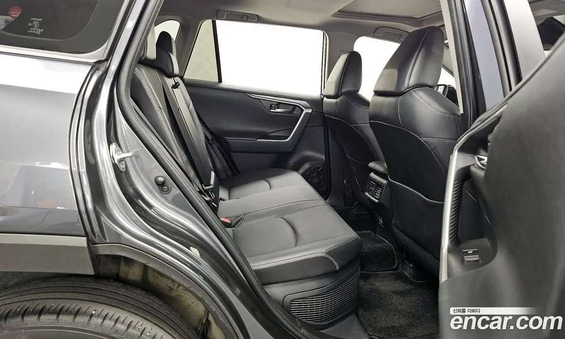 Toyota RAV4 2022 2.5 автомат (гидро), фото 18 Toyota RAV4 2022 2.5 автомат (гидро), фото 18