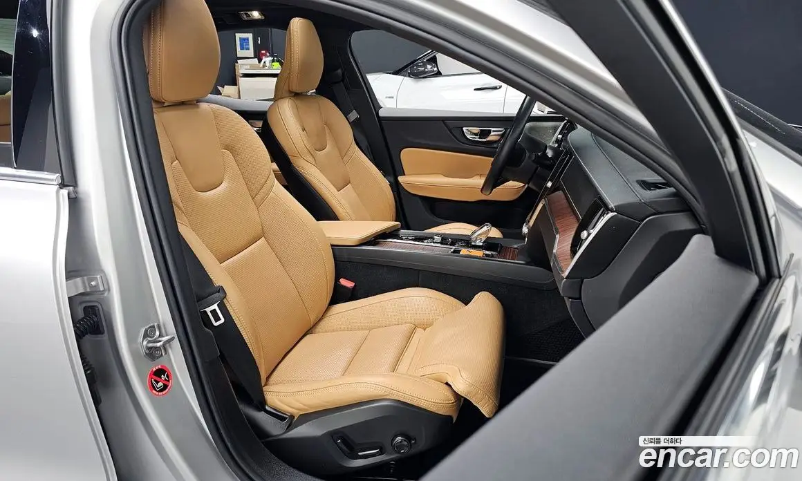 Volvo S60 2021 2.0 автомат (гидро), фото 10 Volvo S60 2021 2.0 автомат (гидро), фото 10