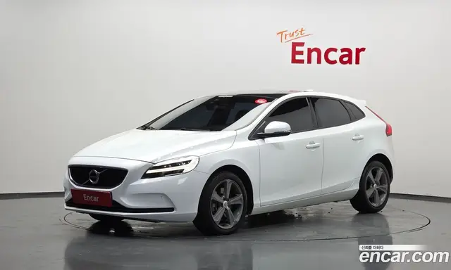 Volvo V40, 2016, 90 526 км Volvo V40, 2016, 90 526 км