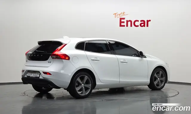Volvo V40 2016 2.0 автомат (гидро), миниатюра 2 Volvo V40 2016 2.0 автомат (гидро), миниатюра 2