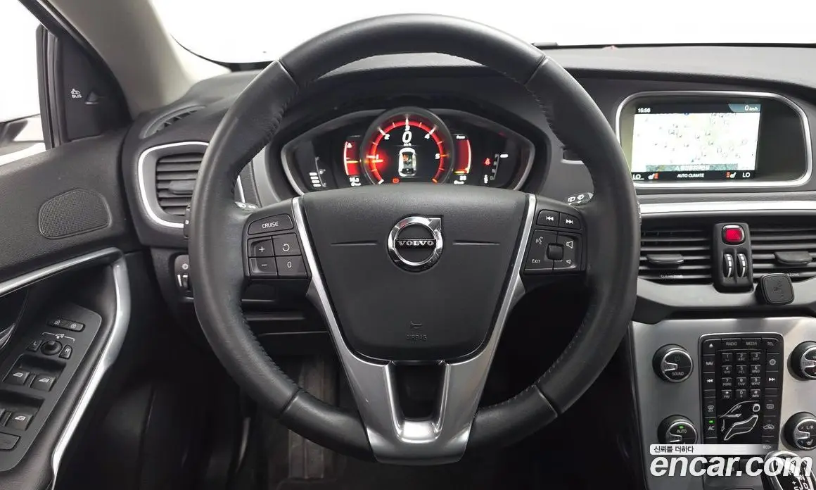 Volvo V40 2016 2.0 автомат (гидро), фото 13 Volvo V40 2016 2.0 автомат (гидро), фото 13