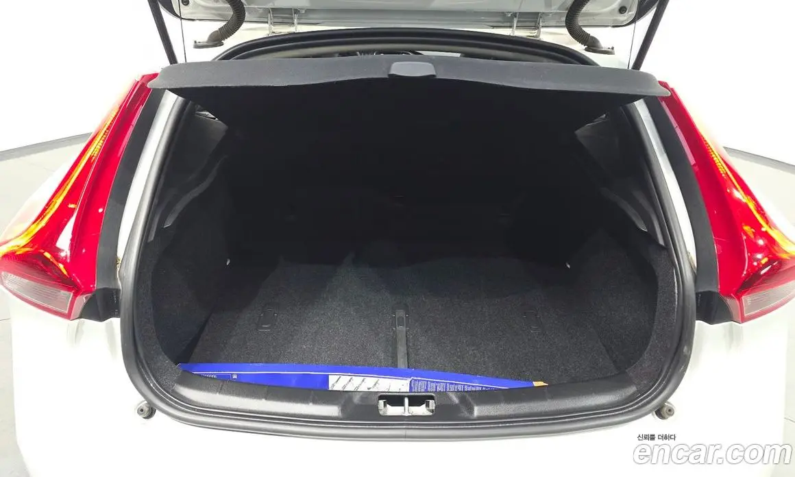 Volvo V40 2016 2.0 автомат (гидро), фото 20 Volvo V40 2016 2.0 автомат (гидро), фото 20