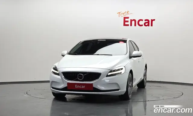 Volvo V40 2016 2.0 автомат (гидро), миниатюра 3 Volvo V40 2016 2.0 автомат (гидро), миниатюра 3