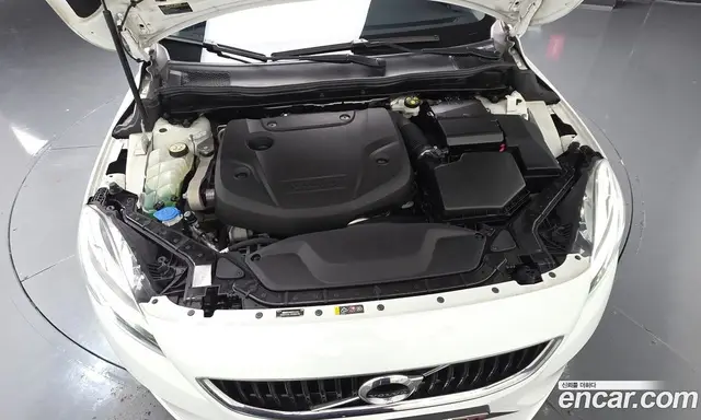Volvo V40 2016 2.0 автомат (гидро), миниатюра 6 Volvo V40 2016 2.0 автомат (гидро), миниатюра 6