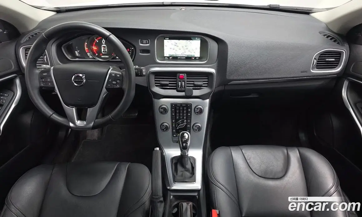 Volvo V40 2016 2.0 автомат (гидро), фото 7 Volvo V40 2016 2.0 автомат (гидро), фото 7
