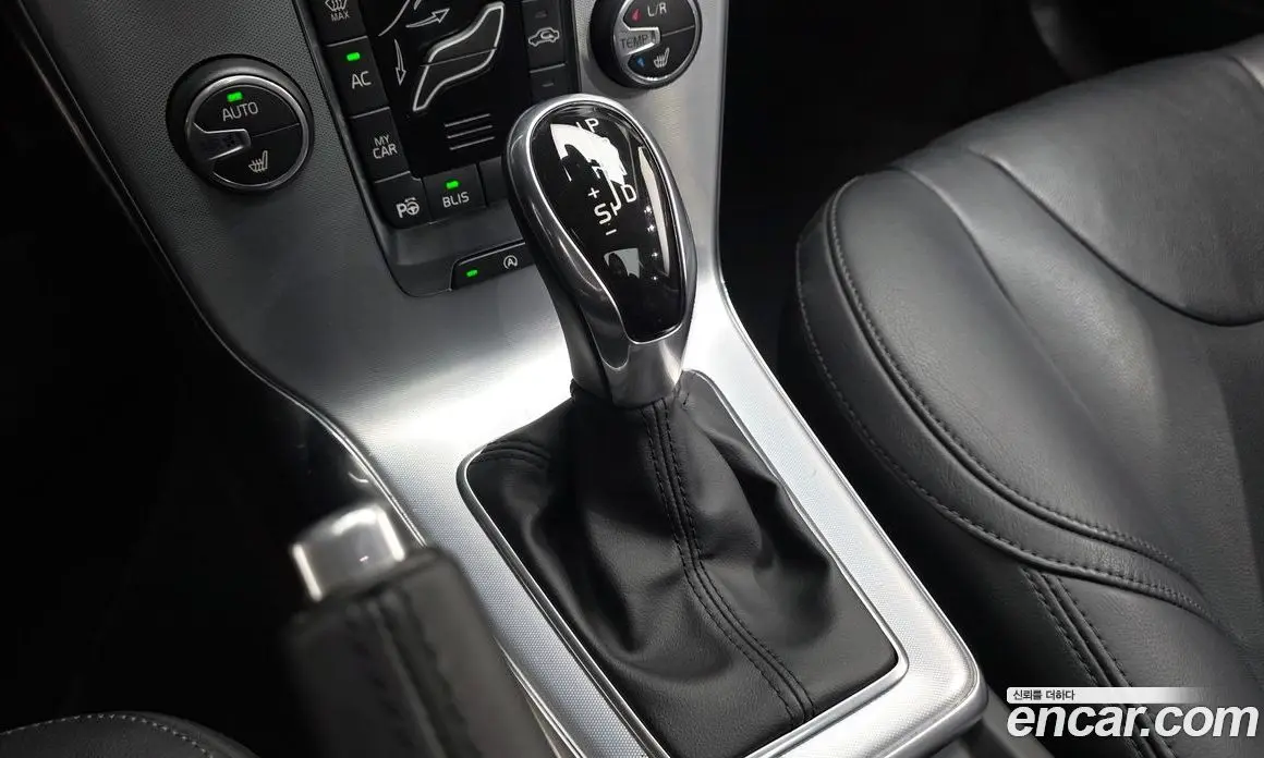Volvo V40 2016 2.0 автомат (гидро), фото 9 Volvo V40 2016 2.0 автомат (гидро), фото 9