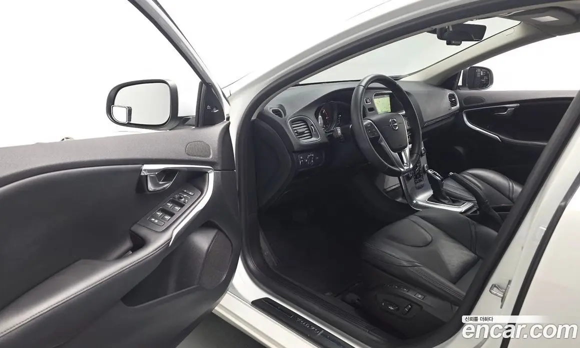 Volvo V40 2016 2.0 автомат (гидро), фото 10 Volvo V40 2016 2.0 автомат (гидро), фото 10