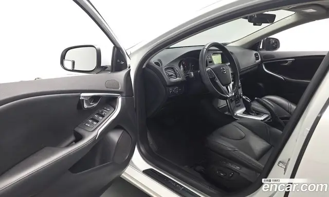 Volvo V40 2016 2.0 автомат (гидро), миниатюра 10 Volvo V40 2016 2.0 автомат (гидро), миниатюра 10