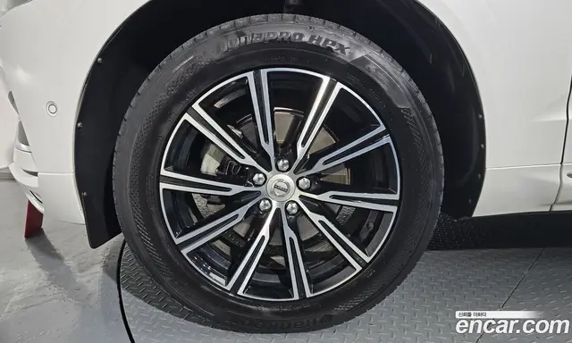 Volvo XC60 2017 2.0 автомат (гидро), миниатюра 5 Volvo XC60 2017 2.0 автомат (гидро), миниатюра 5