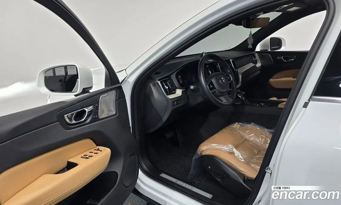 Volvo XC60 2017 2.0 автомат (гидро), фото 10 Volvo XC60 2017 2.0 автомат (гидро), фото 10