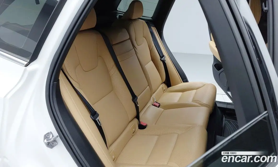 Volvo XC60 2019 2.0 автомат (гидро), фото 13 Volvo XC60 2019 2.0 автомат (гидро), фото 13