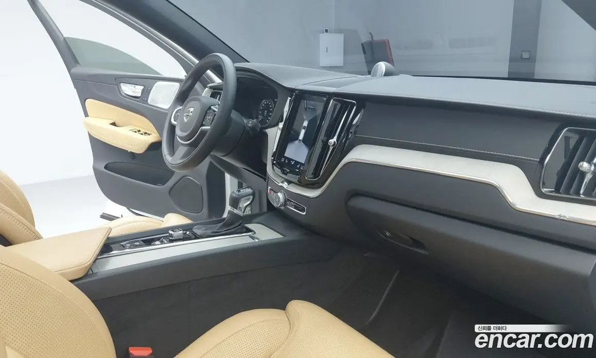 Volvo XC60 2019 2.0 автомат (гидро), фото 16 Volvo XC60 2019 2.0 автомат (гидро), фото 16