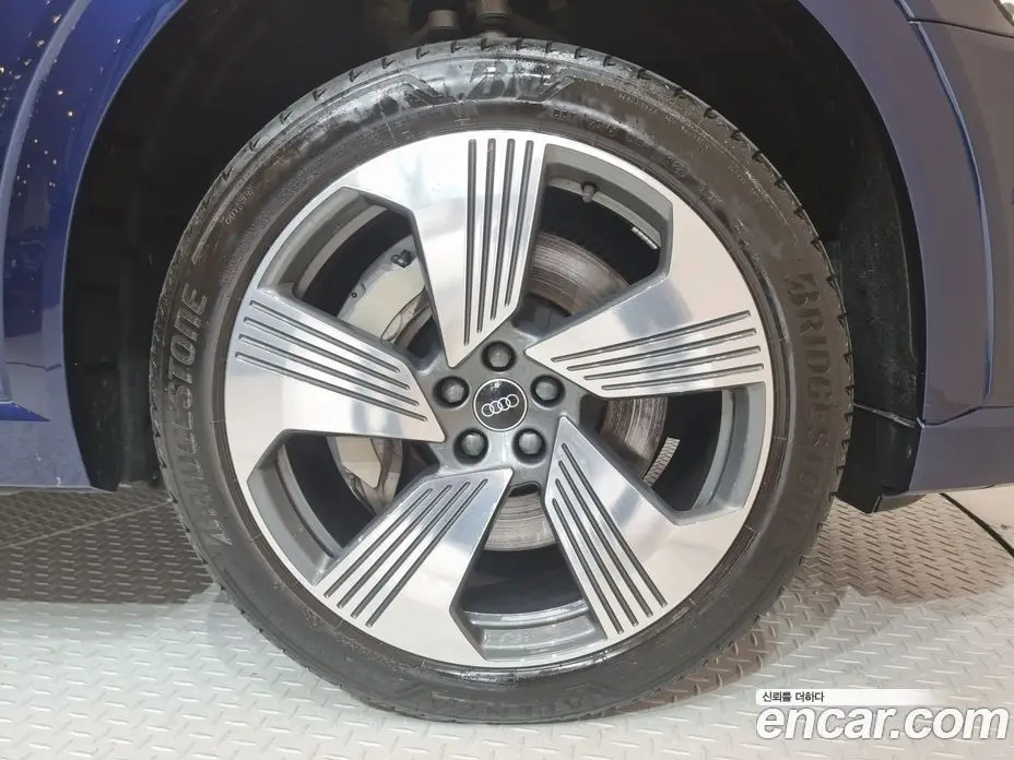 Audi e-tron 2023 0.2 автомат (гидро), фото 5 Audi e-tron 2023 0.2 автомат (гидро), фото 5