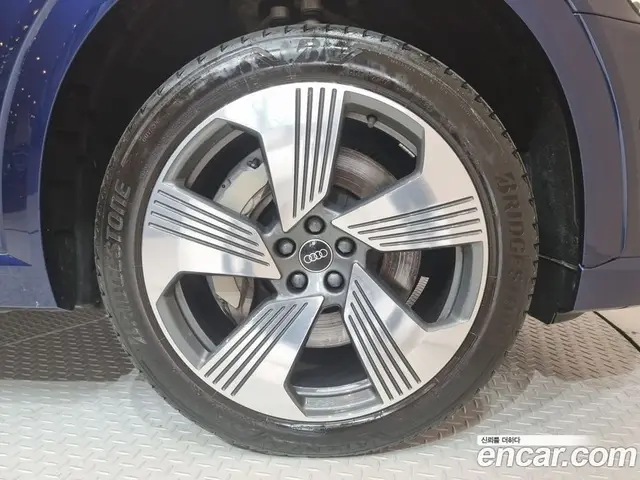 Audi e-tron 2023 0.2 автомат (гидро), миниатюра 5 Audi e-tron 2023 0.2 автомат (гидро), миниатюра 5