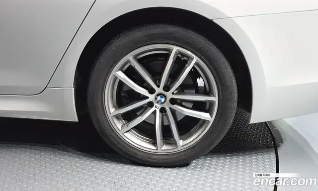BMW 5 серия 2017 2.0 автомат (гидро), миниатюра 6 BMW 5 серия 2017 2.0 автомат (гидро), миниатюра 6