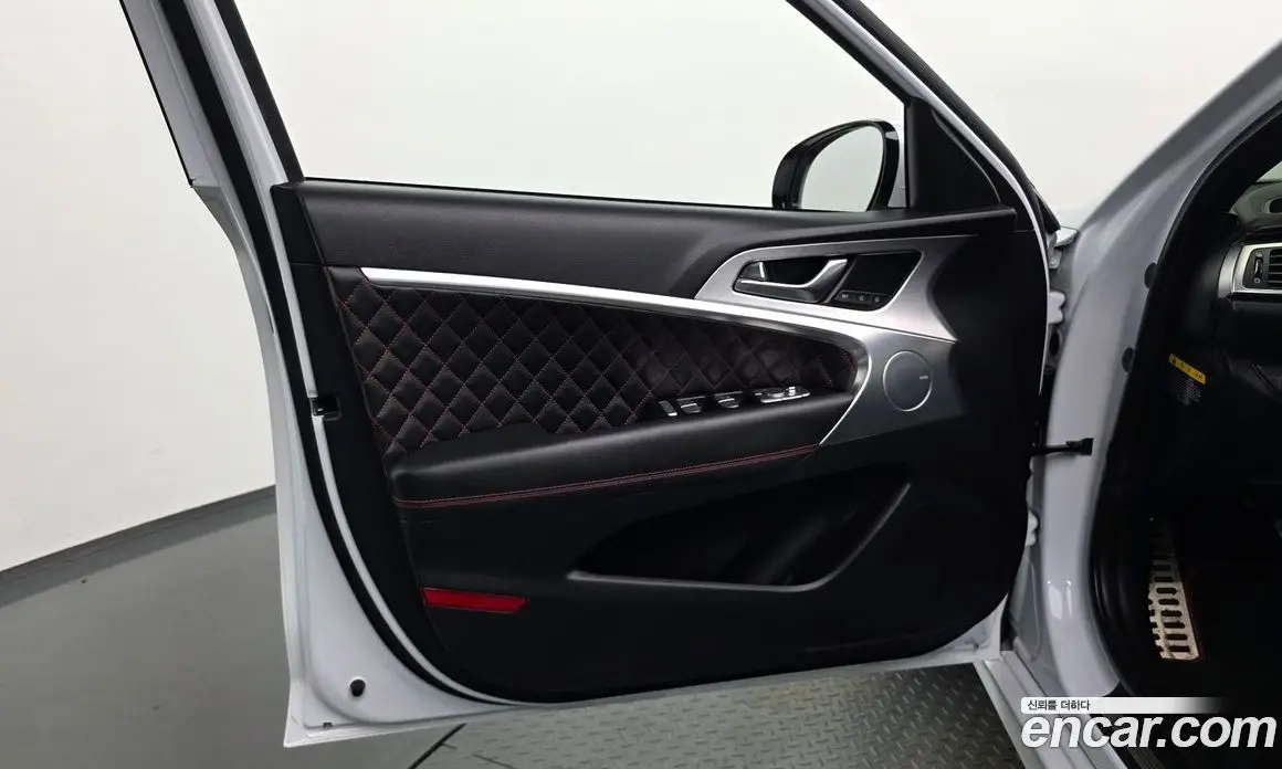 Genesis G70 2019 2.0 автомат (гидро), фото 14 Genesis G70 2019 2.0 автомат (гидро), фото 14