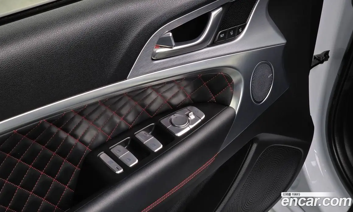 Genesis G70 2019 2.0 автомат (гидро), фото 22 Genesis G70 2019 2.0 автомат (гидро), фото 22