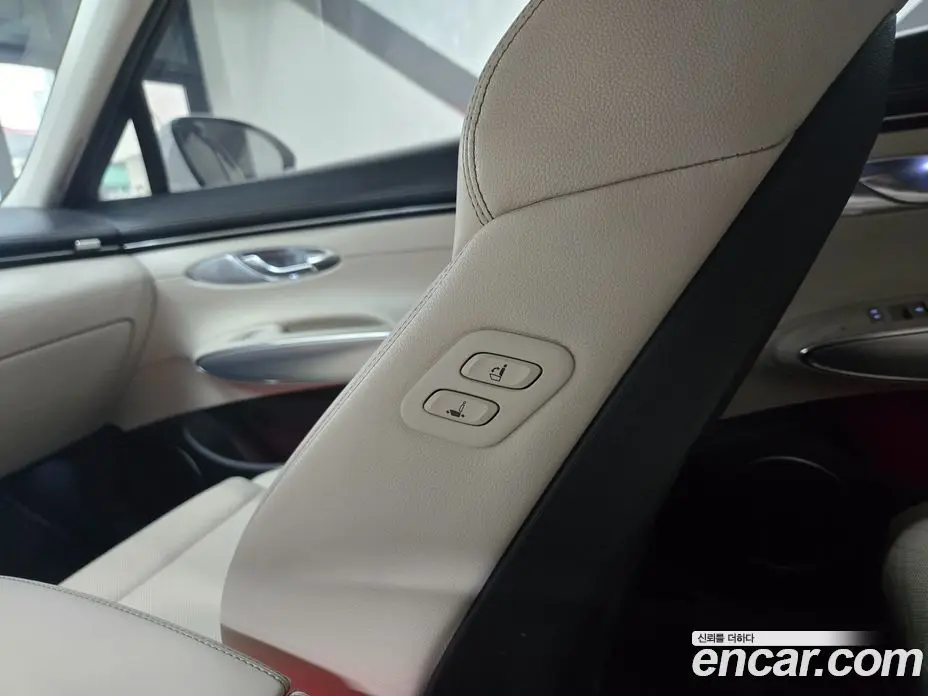 Genesis GV70 2021 2.5 автомат (гидро), фото 15 Genesis GV70 2021 2.5 автомат (гидро), фото 15