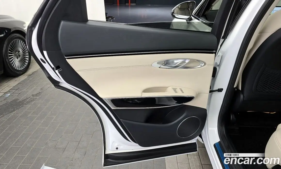 Genesis GV70 2024 2.5 автомат (гидро), фото 15 Genesis GV70 2024 2.5 автомат (гидро), фото 15