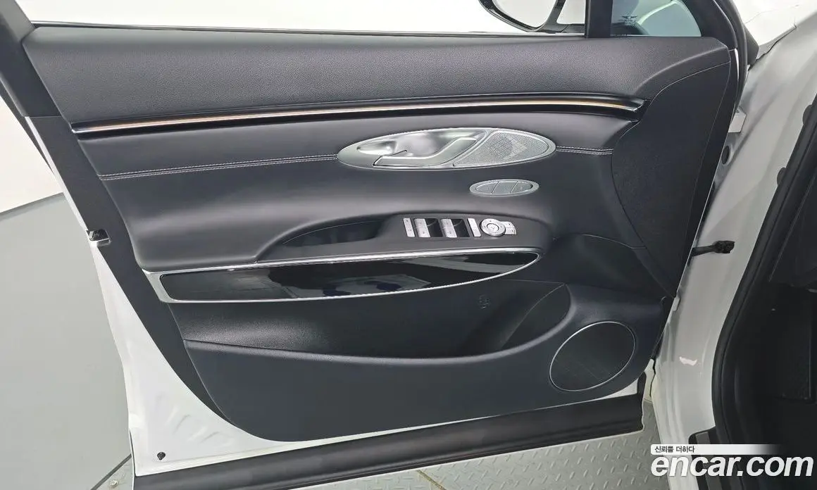 Genesis GV70 2025 2.5 автомат (гидро), фото 14 Genesis GV70 2025 2.5 автомат (гидро), фото 14