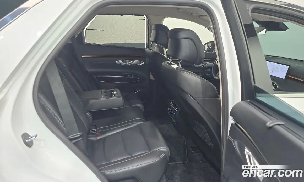 Genesis GV70 2025 2.5 автомат (гидро), фото 17 Genesis GV70 2025 2.5 автомат (гидро), фото 17