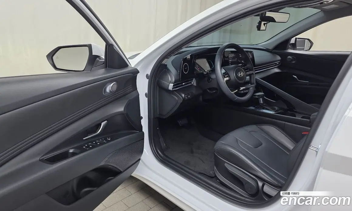 Hyundai Avante 2024 1.6 автомат (гидро), фото 13