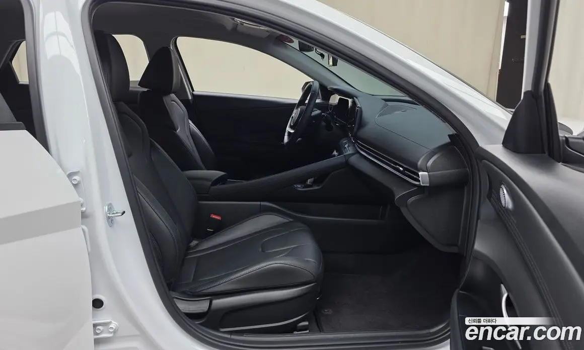 Hyundai Avante 2024 1.6 автомат (гидро), фото 17