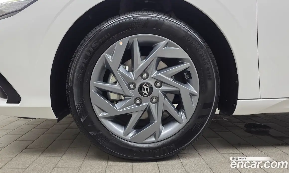 Hyundai Avante 2024 1.6 автомат (гидро), фото 5